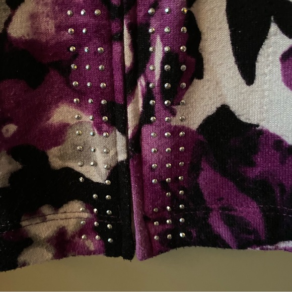 Floral zip up cardigan with rhinestone embellishments by TanJay - Picture 6 of 8